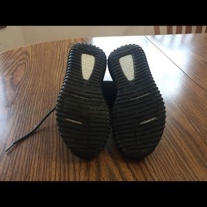 Yeezy pirate black size 7.5Don’t know if 100% real